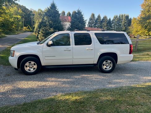 Used 2014 Chevrolet Suburban LT w/ Luxury Package image 1