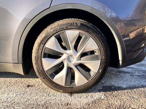 Used 2023 Tesla Model Y Long Range image 8