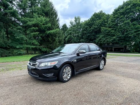 Used 2011 Ford Taurus Limited w/ 303A Rapid Spec Order Code AWD/4WD image 2