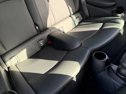 Used 2019 MINI Cooper 2-Door Hardtop w/ Signature Upholstery Package image 9