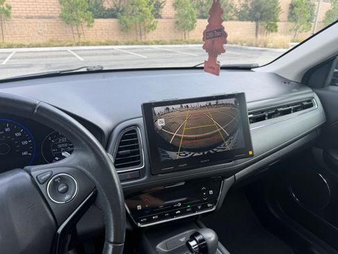 Used 2018 Honda HR-V EX-L image 11