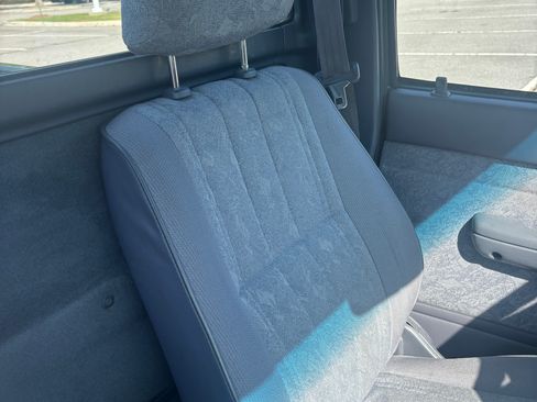 Used 2000 Toyota Tacoma 2WD Regular Cab image 19
