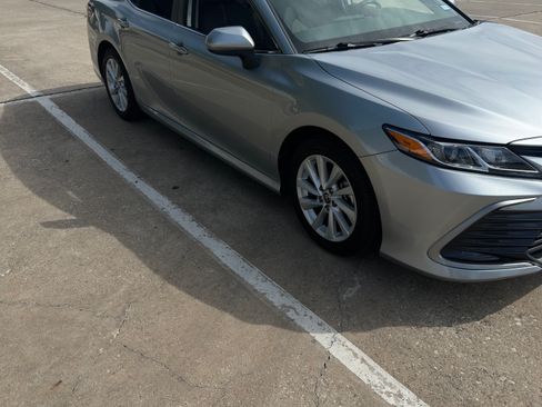 Used 2021 Toyota Camry LE image 1