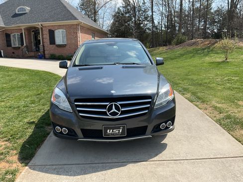 Used 2011 Mercedes-Benz R 350 4MATIC image 2