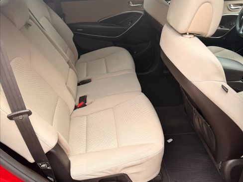 Used 2018 Hyundai Santa Fe SE AWD/4WD image 11