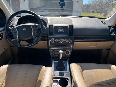 Used 2014 Land Rover LR2 HSE image 6