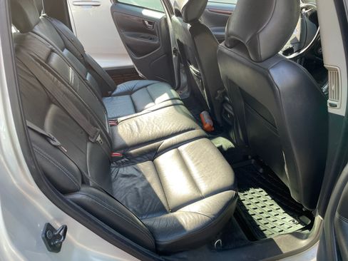 Used 2004 Volvo V70 2.5T image 10