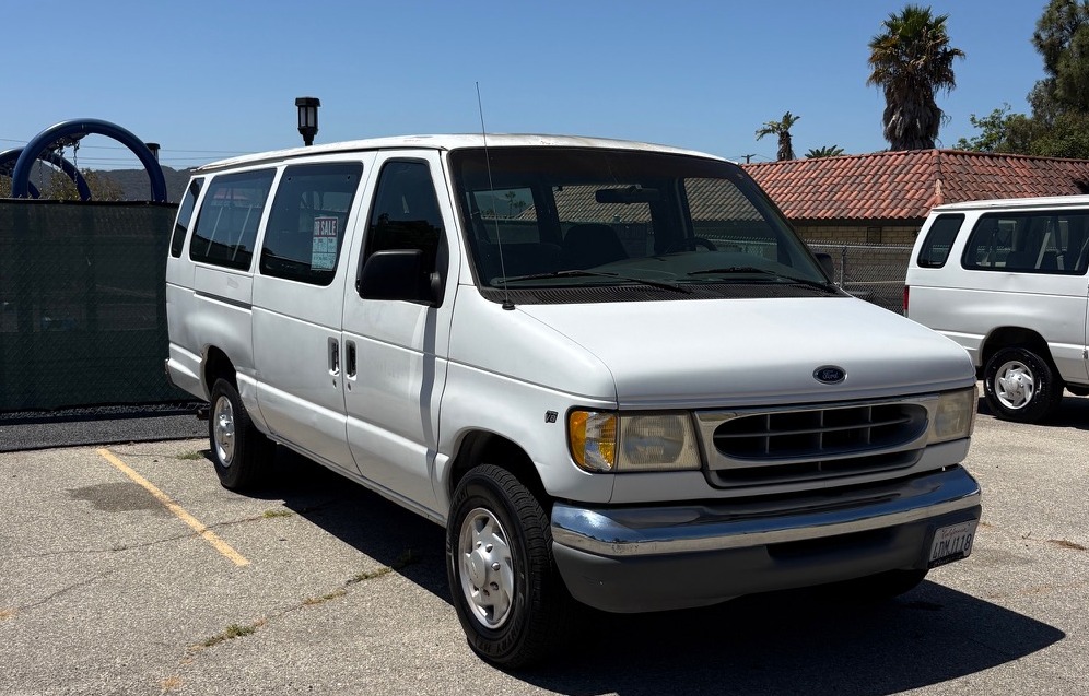 Used 1999 Ford E-350 and Econoline 350 Club Wagon RWD image 1
