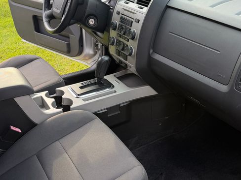 Used 2010 Ford Escape XLT FWD image 11