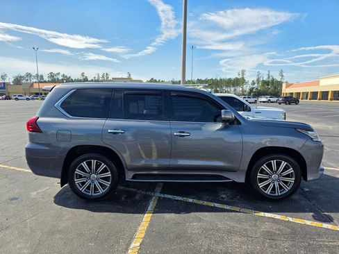 Used 2017 Lexus LX 570 4WD image 11