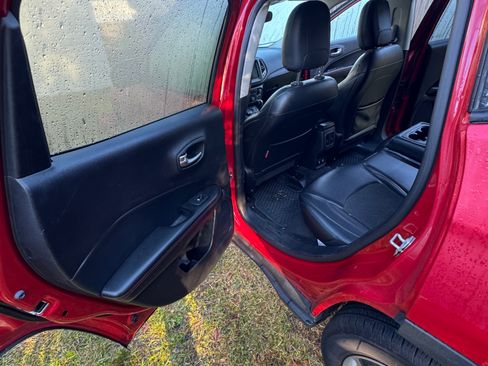 Used 2018 Jeep Compass Trailhawk w/ Popular Equipment Group AWD/4WD image 18