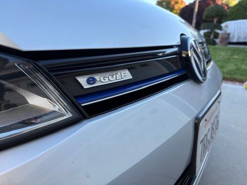 Used 2016 Volkswagen e-Golf SE image 5