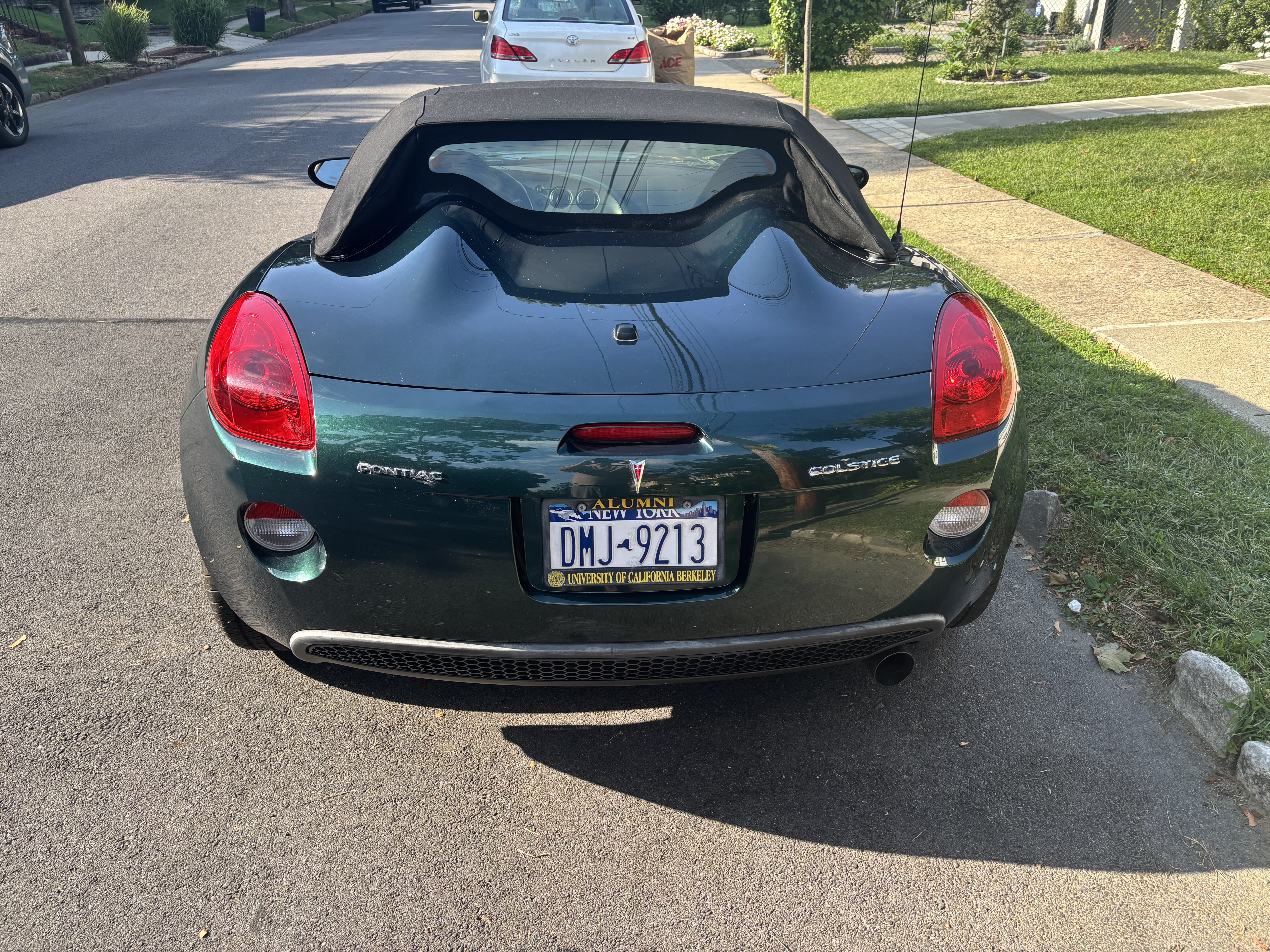 Used 2006 Pontiac Solstice Convertible w/ Premium Package RWD image 6