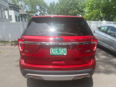 Used 2017 Ford Explorer XLT w/ Equipment Group 202A AWD/4WD image 4