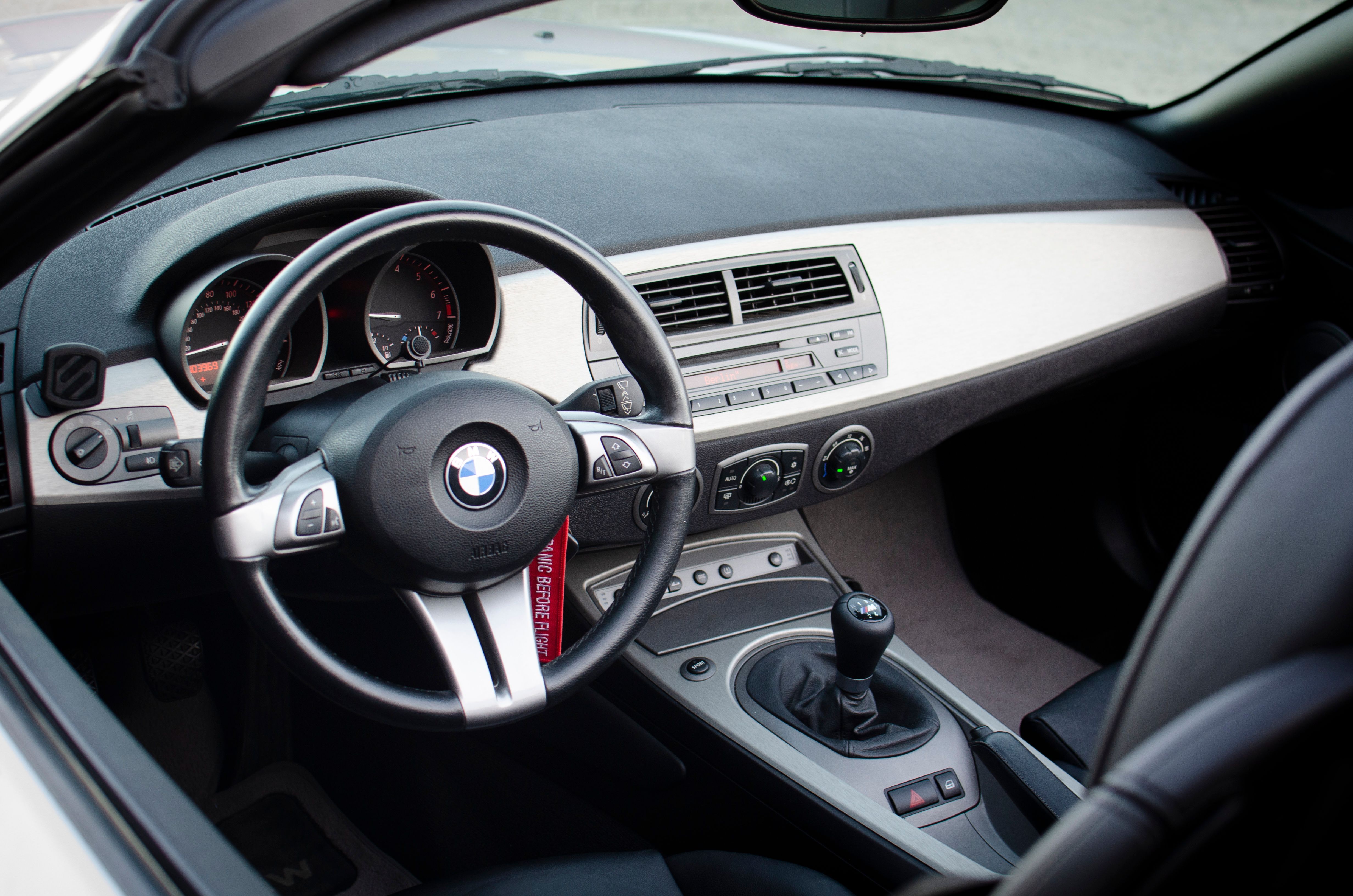 Used 2004 BMW Z4 2.5i RWD image 10