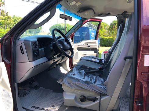 Used 2004 Ford F350 XL image 5