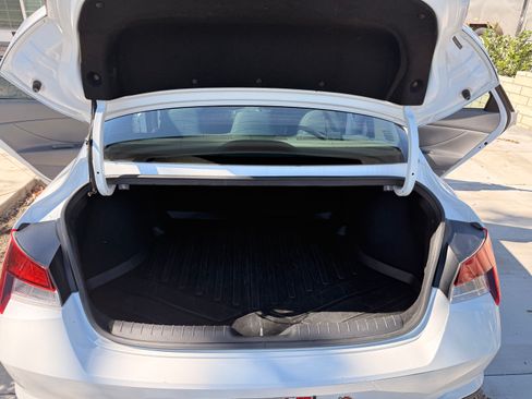 Used 2022 Hyundai Elantra SE image 14