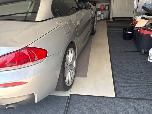 Used 2013 BMW Z4 sDrive35i RWD image 9