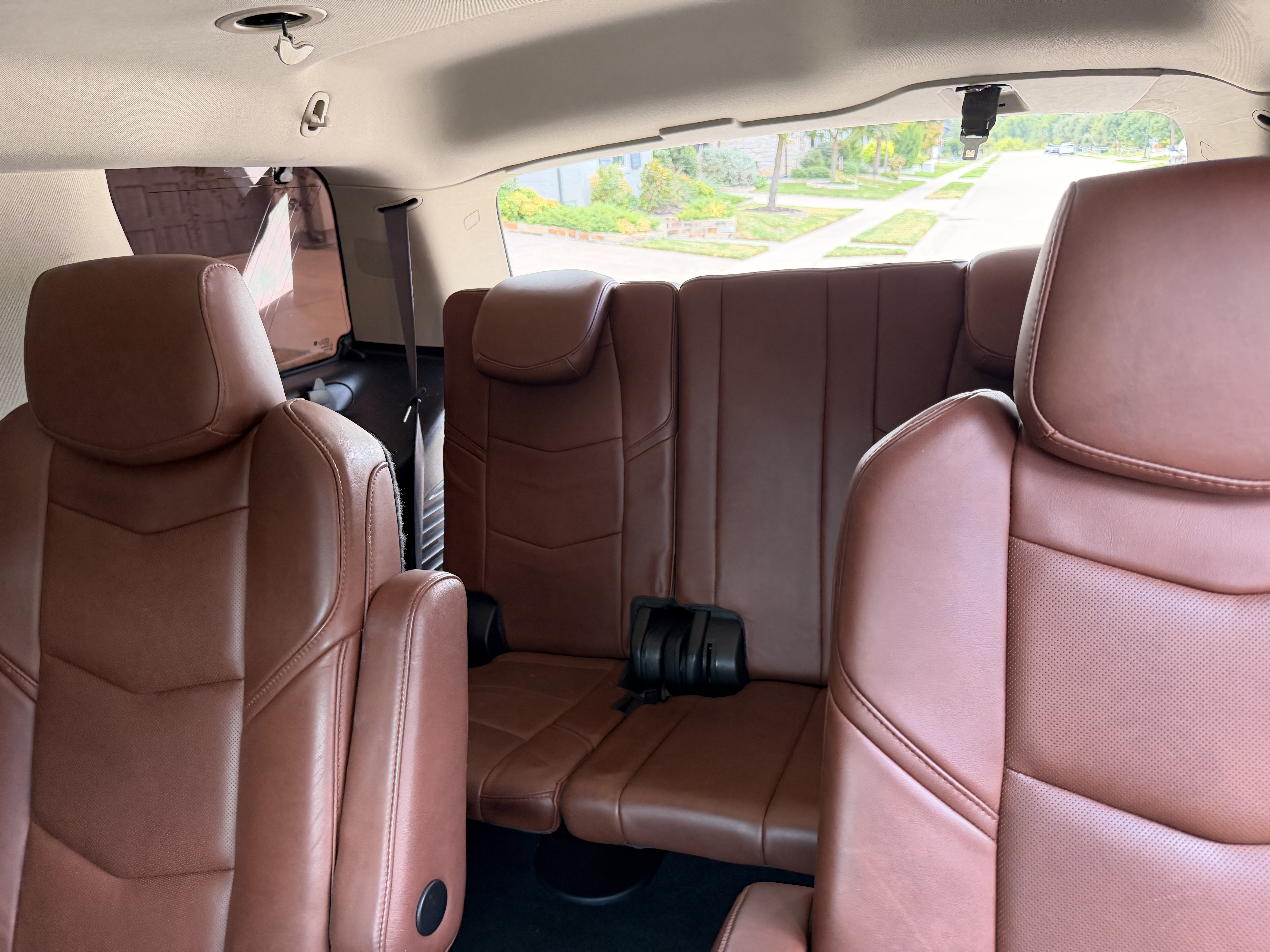 Used 2015 Cadillac Escalade Luxury AWD/4WD image 25