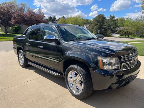 Used 2010 Chevrolet Avalanche LTZ AWD/4WD image 1