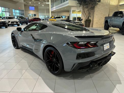 Used 2025 Chevrolet Corvette Z06 RWD image 6