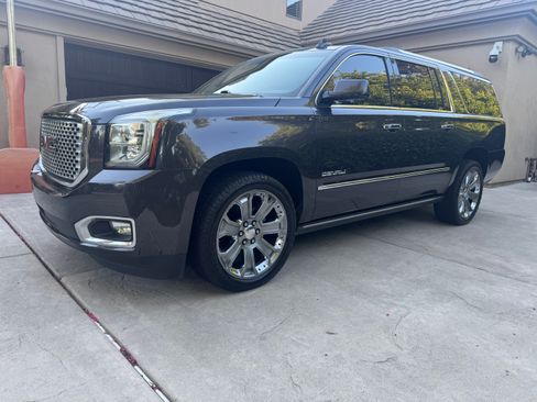 Used 2016 GMC Yukon XL Denali w/ Open Road Package AWD/4WD image 1