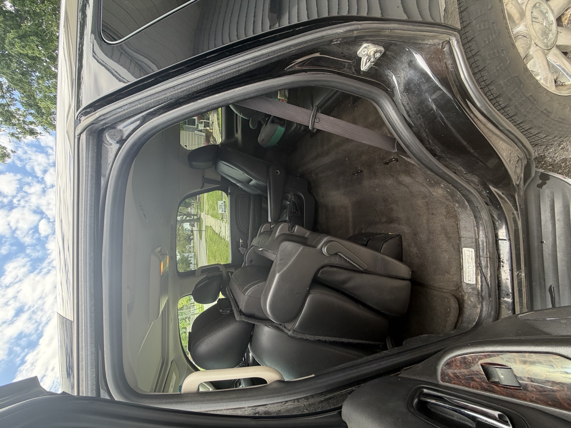 Used 2011 GMC Yukon Denali AWD/4WD image 8