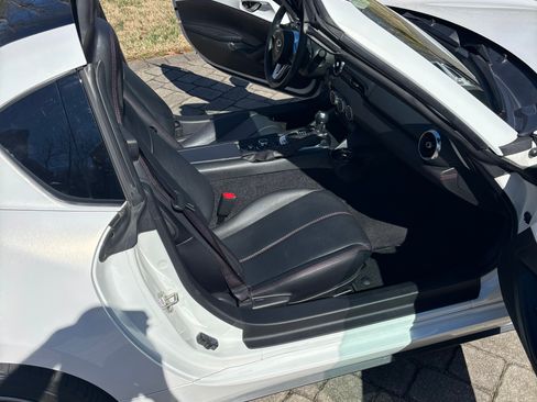 Used 2017 MAZDA MX-5 Miata RF Grand Touring image 8