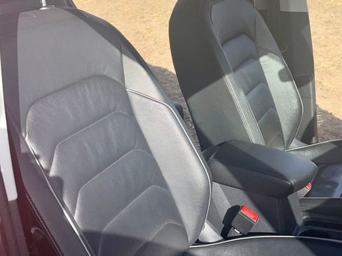 Used 2018 Volkswagen Tiguan SEL Premium image 25