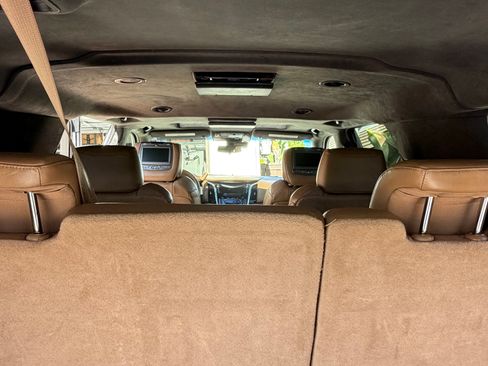 Used 2017 Cadillac Escalade ESV Platinum AWD/4WD image 25