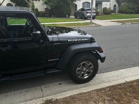 Used 2017 Jeep Wrangler Rubicon w/ Power Convenience Group AWD/4WD image 6