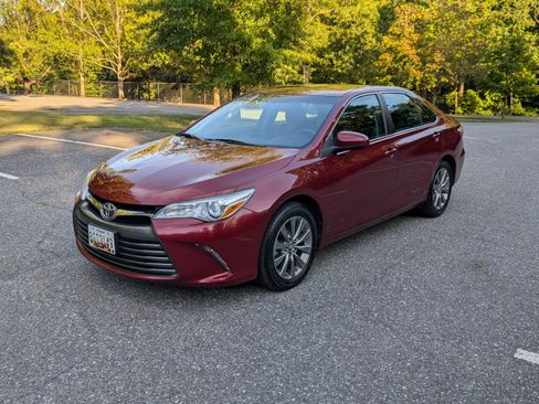 Used 2017 Toyota Camry XLE image 9