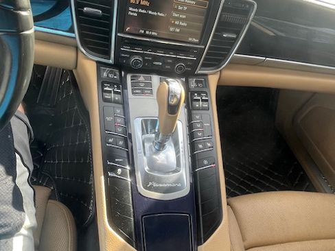 Used 2015 Porsche Panamera image 13