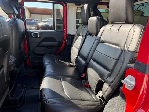 Used 2020 Jeep Wrangler Unlimited Sahara AWD/4WD image 18