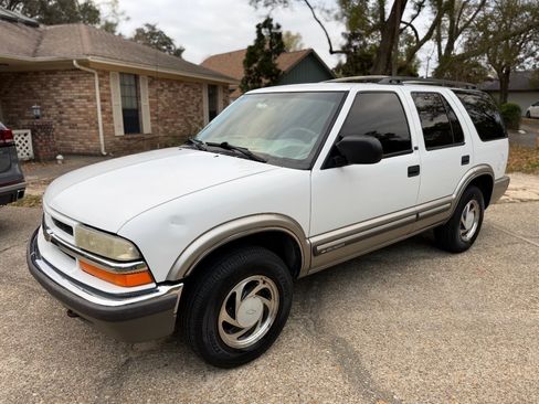 Used 2000 Chevrolet Blazer LT image 2