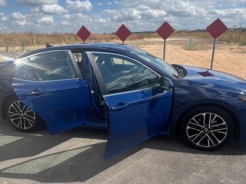 Used 2025 Toyota Camry XLE image 6