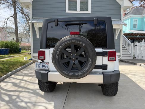 Used 2015 Jeep Wrangler Unlimited Sahara image 10