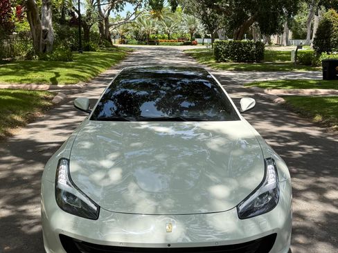 Used 2018 Ferrari GTC4Lusso T image 9