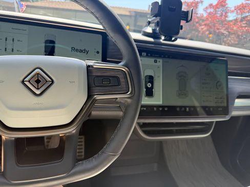 Used 2023 Rivian R1S Adventure image 2