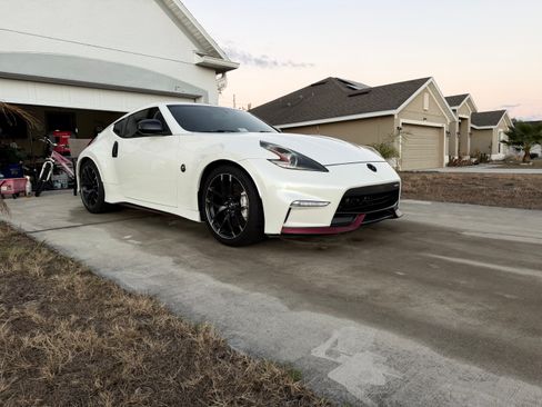 Used 2015 Nissan 370Z NISMO image 1