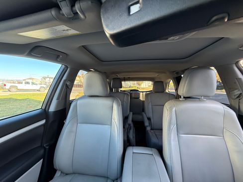 Used 2018 Toyota Highlander XLE w/ Carpet Mat Package (TMS) image 5