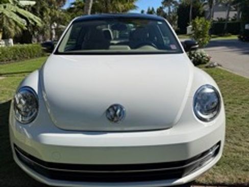 Used 2013 Volkswagen Beetle 2.0T image 4