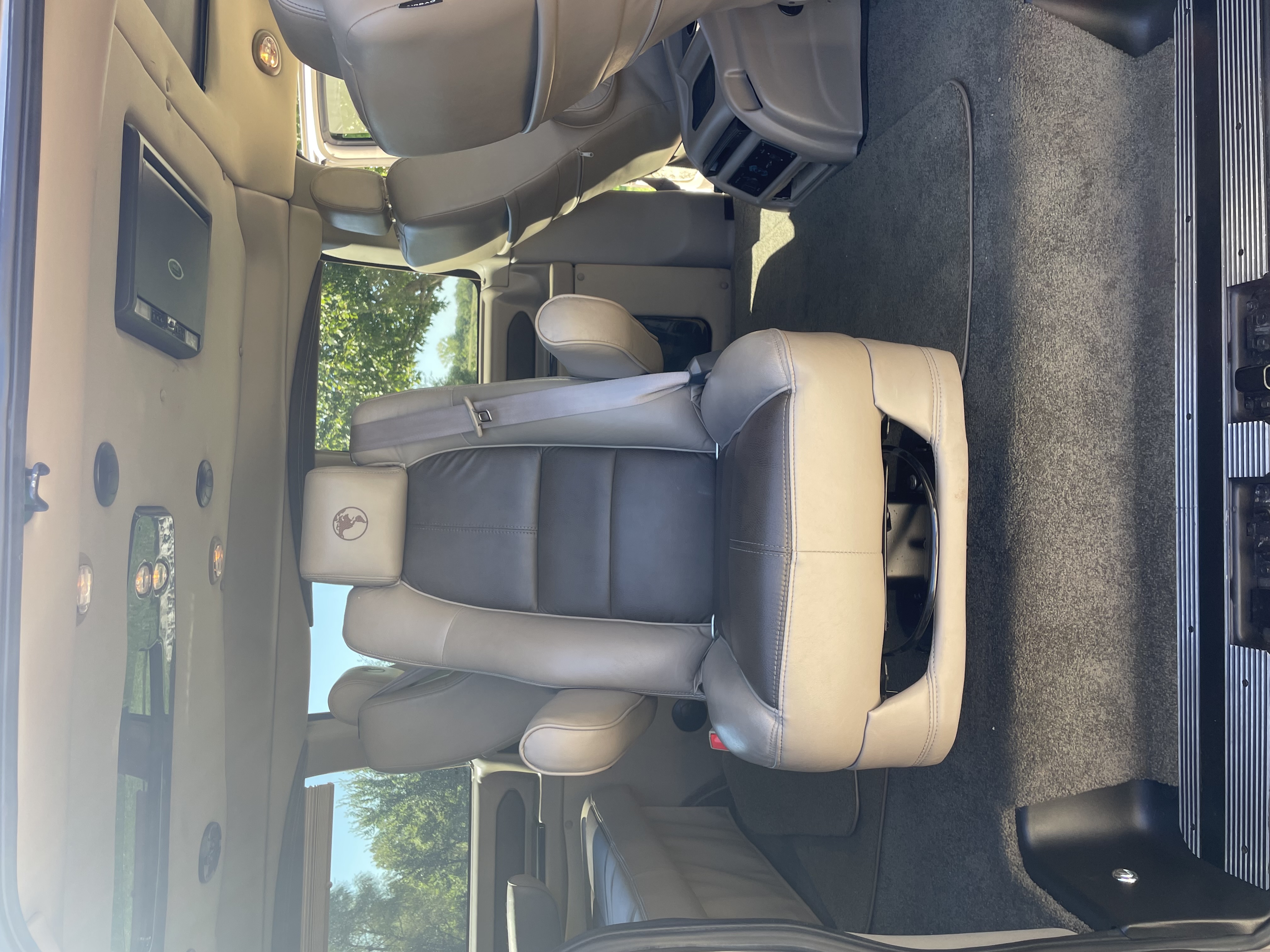 Used 2019 Chevrolet Express 2500 w/ Enhanced Convenience Package RWD image 21