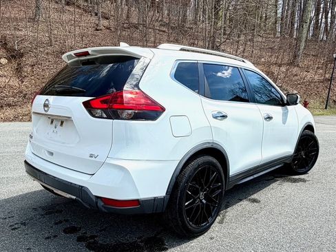 Used 2017 Nissan Rogue SV image 6
