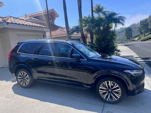 Used 2022 Volvo XC90 T6 Momentum w/ Climate Package image 5