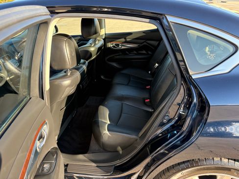 Used 2019 INFINITI Q70 Luxe w/ Proactive Package image 12