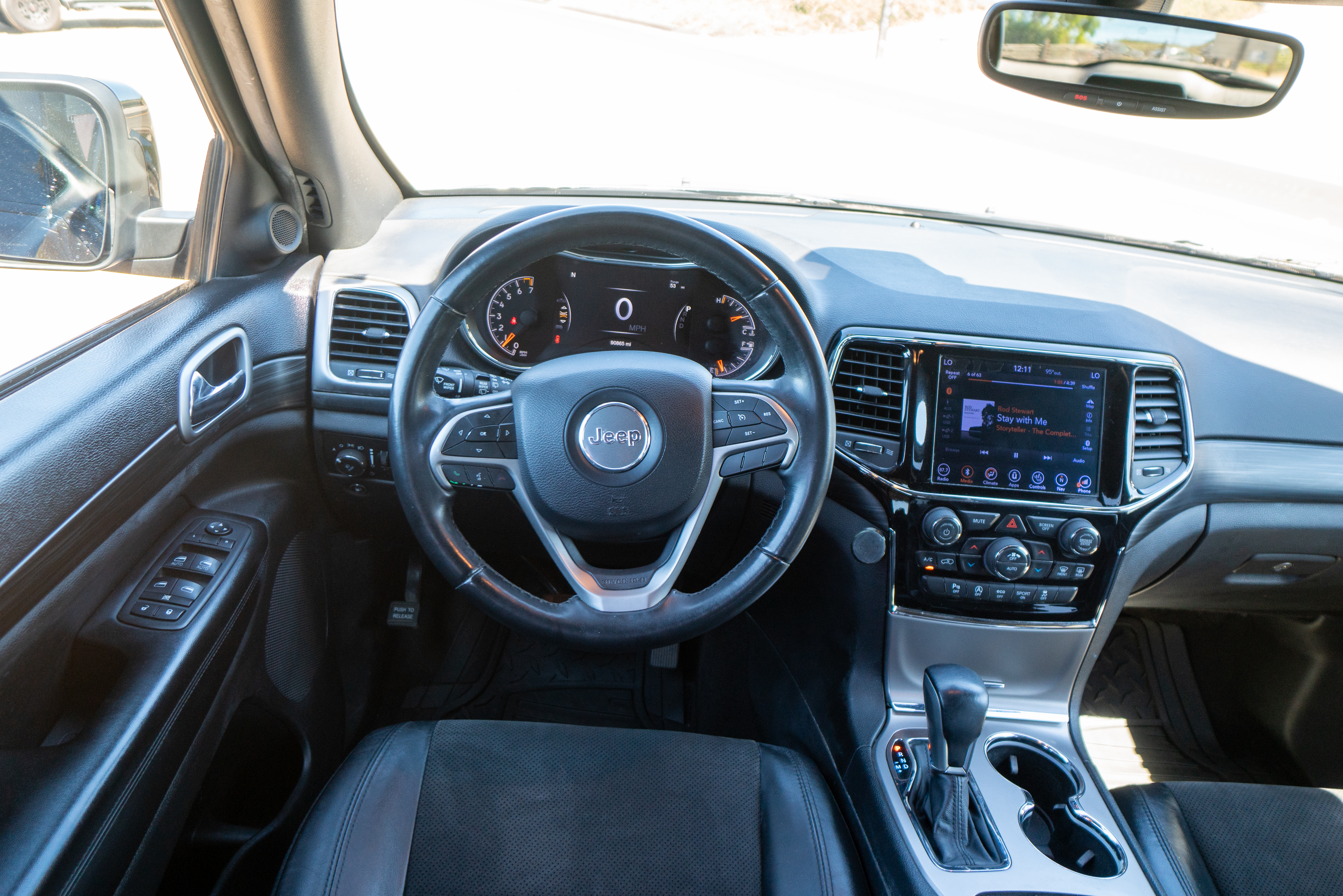 Used 2019 Jeep Grand Cherokee Altitude AWD/4WD image 16