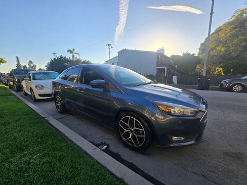 Used 2018 Ford Focus SEL image 4