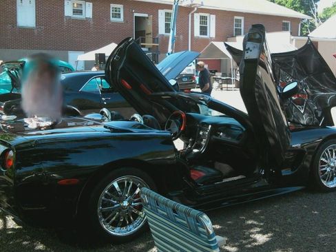 Used 1998 Chevrolet Corvette Convertible 2D w/ Memory Pkg image 2