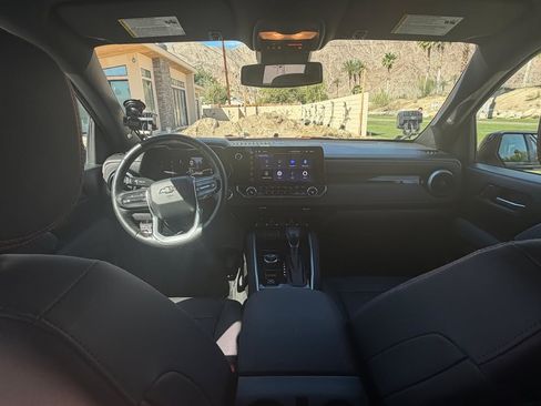 Used 2023 Chevrolet Colorado Z71 w/ Z71 Convenience Package 2 image 11